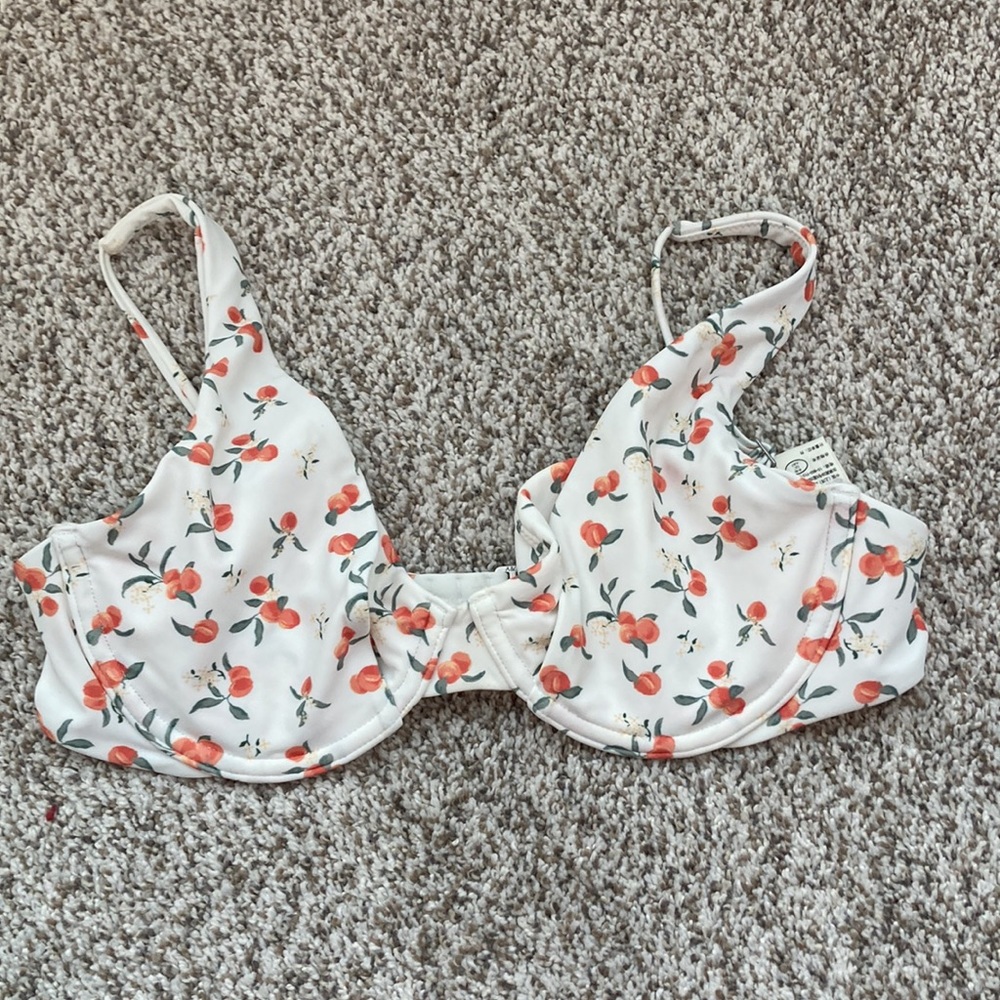 NWOT Abercrombie Peach Pattern Bikini Top